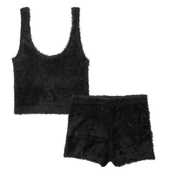 VICTORIA’S SECRET ❤️  Fuzzy Shorts & Top Set - L ~ NWT - Picture 2 of 11